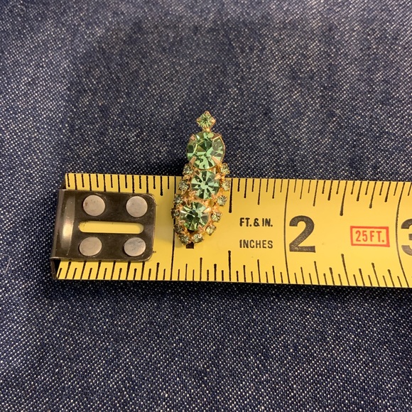 LAST CALL Vintage Pale Green Rhinestone Earrings Clip on - Picture 4 of 4